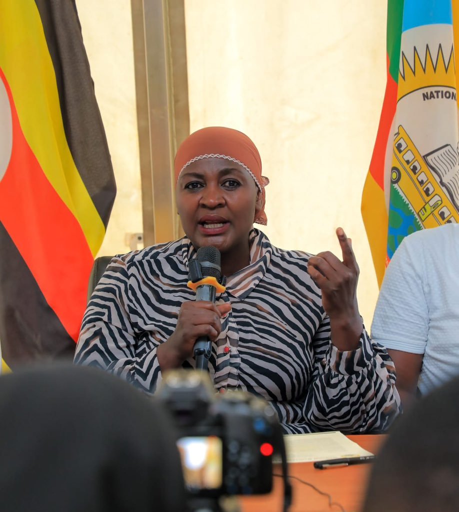 hopeainomugisha's tweet photo. Hajjat @ChiefMuzzukulu has called out  @UEDCLTD
"We jumped from UMEME frying pan into UEDCL fire.

Power off daily. Transformers blowing. Businesses dying. And more 400,000 Ugandans waiting to be connected for months.
You took over everything - cars, staff, buildings - but you can't keep the lights on?
Ugandans don't need excuses about "ageing infrastructure", we need power.

You pay your Yaka bill on time.
You buy expensive appliances.
You have a small business to run.

But UEDCL decides when you get power.

4,487 hours of blackouts in less than a year. 20 hours to fix a fault. This is not service, this is punishment."

#UEDCL #PowerCutsUg