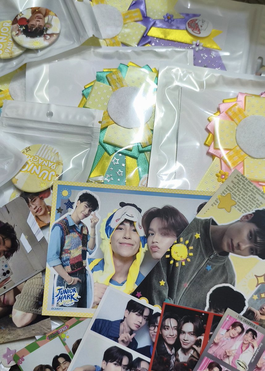 svnshinejm's tweet photo. [rt and like are appreciated]

junior's bday online freebies pt. 2 by @svnshinejm (*˘︶˘*)~｡.:*♡

what will you get;
☆ ribbon rosette (random tosca, pink or purple)
☆ badge 44 mm
☆ postcard
☆ photocards

https://t.co/Dk9vAcbhPp (link dibuka 30 okt 2026 jam 19.30 WIB) https://t.co/QdaoZGJpyH