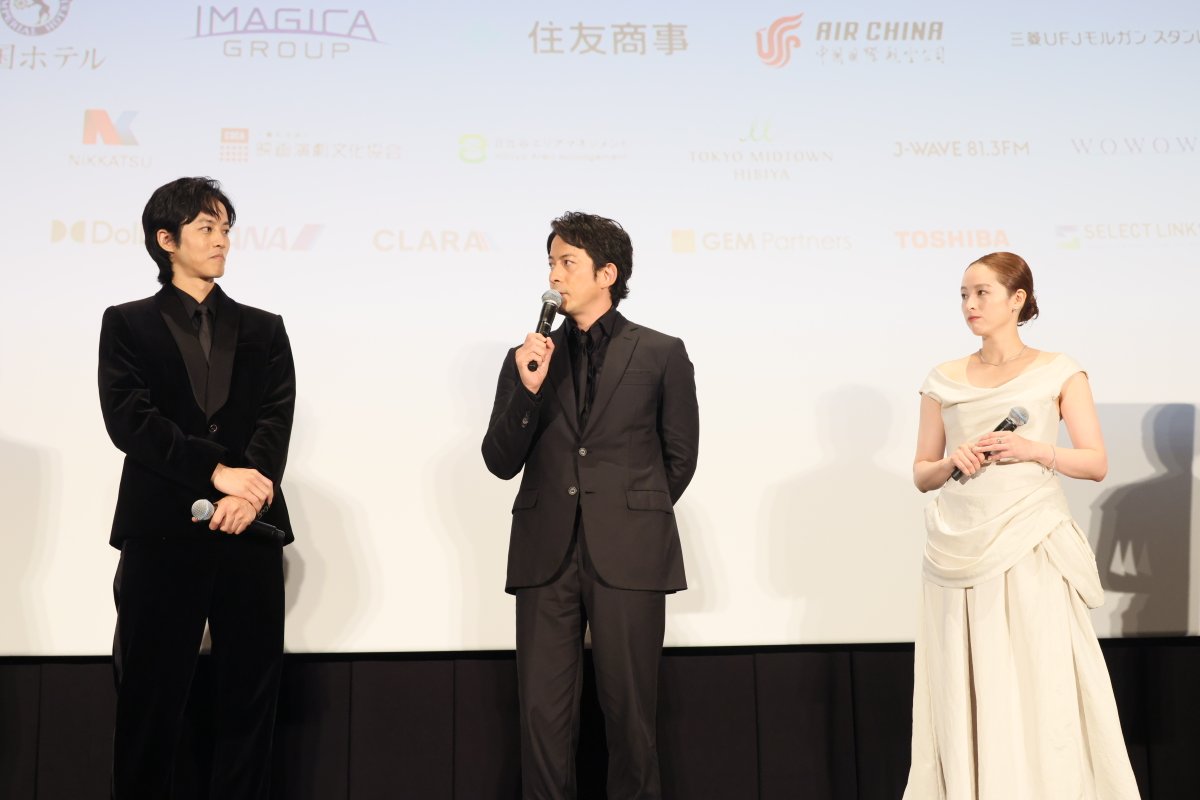 sukiyaki__movie's tweet photo. ／
🎬映画「SUKIYAKI 上を向いて歩こう」
【レポート】 第39回 #東京国際映画祭 ♬𝄞 ♪₊ ﾟ
＼

東京国際映画祭の公式上映で
日本最速上映に先駆けて
舞台挨拶が行われました♬𝄞 ♪₊ ﾟ

丸の内ピカデリーで開催された舞台挨拶には
#岡田准一 さん #松坂桃李 さん #清野菜名 さん
#瀬々敬久 監督が登壇✨

作品への想いと実在の人物を演じた難しさを語りました！

🎬12月25日(金) 公開
#SUKIYAKI上を向いて歩こう 🎶
#TIFF