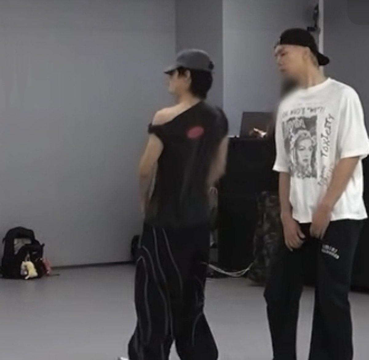 calicocat214's tweet photo. ถึงจะดูบ๊องมาก แต่หุ่นนางเริ่ดนะ ใส่ปาดไหล่แล้วสับนะว่าไม่ได้เลย 555555 https://t.co/EZNq0csw8y