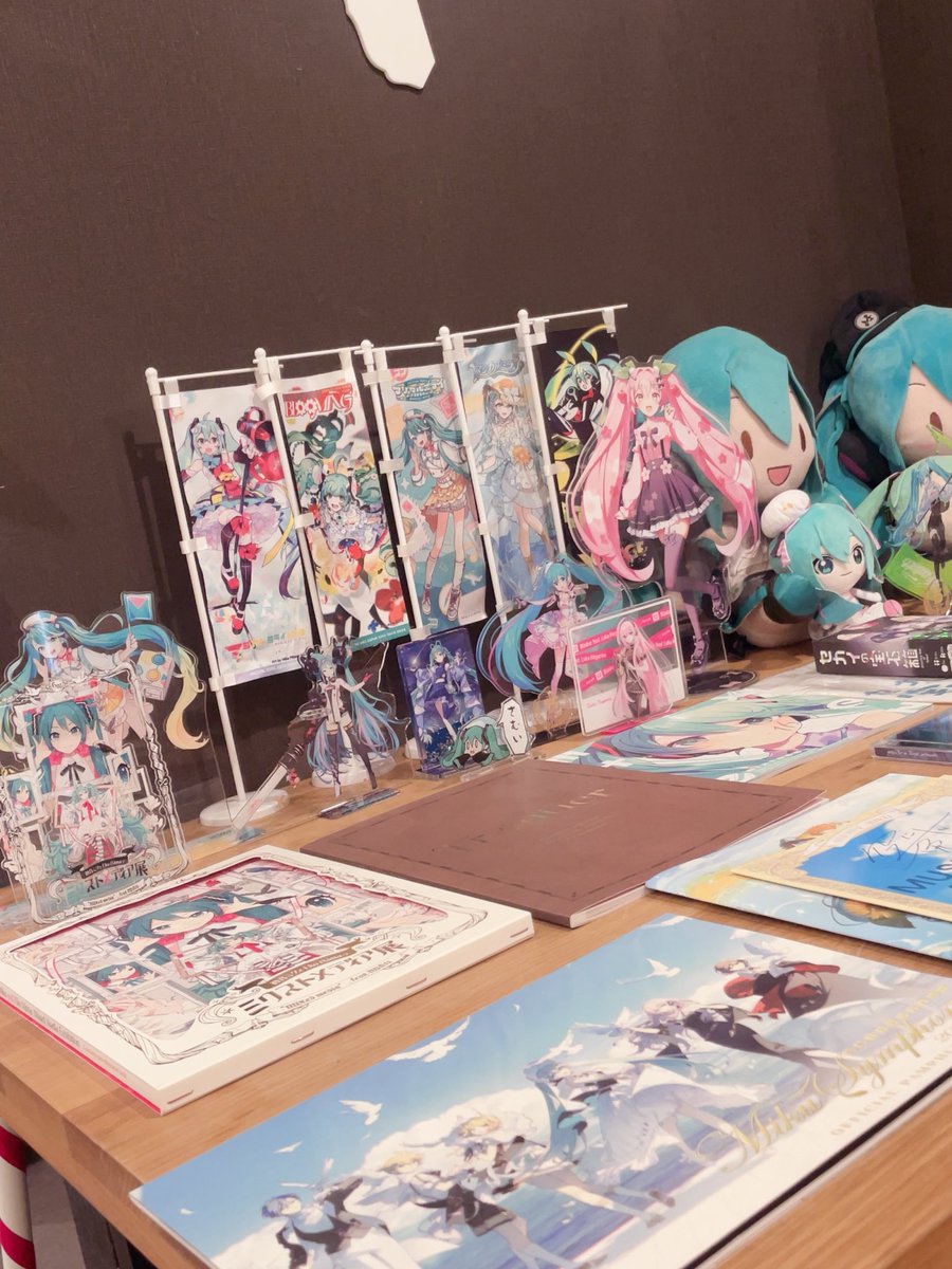 firstnote_01's tweet photo. 今週末日曜日開催‼️
山梨で開催しているボカロ好きのオフ会🎧
お店の大画面でその場で各々が選んだ推しボカロ曲を聴きながらお喋りしたりボドゲしたり作業したりのんびり楽しもう〜というゆるいオフ会です😌
山梨のボカロ好きともっと仲良くなりたいです‼️

🗓11/1(日)13:00〜17:00
                  17:00〜22:00
📍山梨県甲府市 推喋処Civetta
👛お店の通常料金に準じます
#ボカオフチベッタ #チベる