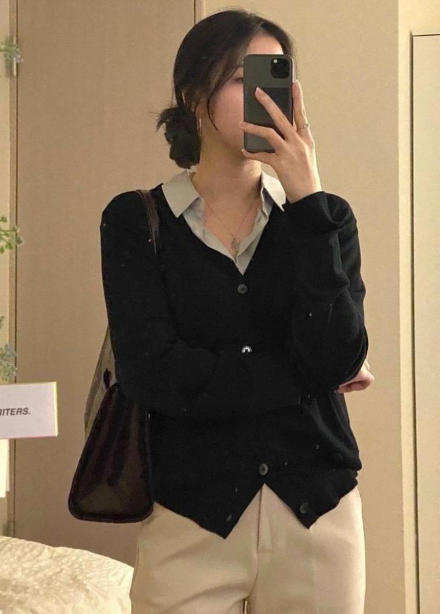 sunzcxv's tweet photo. smart casual outfit ideas 

—a thread https://t.co/Wd4m6lzgRb
