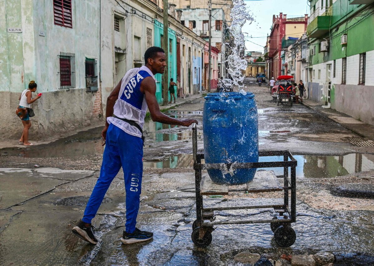 humanite_fr's tweet photo. Blocus américain contre Cuba : « Le but est de ''faire plier'' notre peuple par la faim et le désespoir », dénonce l’ambassadrice de l’île à l’Unesco 

➡️ https://t.co/vXiLQoUfov https://t.co/6IrKI3VHAX