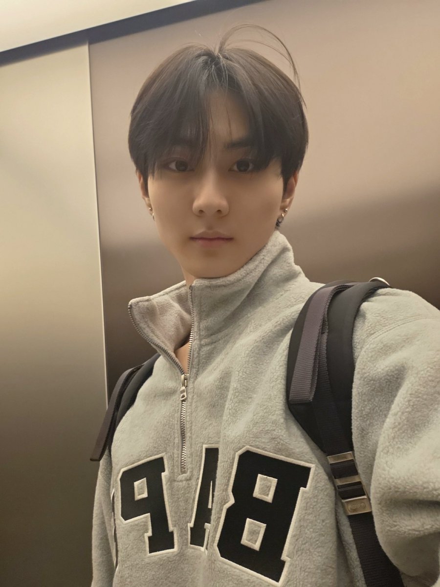 enhypenweverse's tweet photo. [ #정원’s DM ] 261026

🐈: [Pictures]
🐈: Came out a little like a ghost in the first [picture]
🐈: You know what I mean right kekeke
🐈: I lost weight?
🐈: Gained weight so I was going to run hard [for] cardio tomorrow
🐈: Looked like I lost [weight] because of the light (cute tone)
🐈: However it's come back soon
🐈: So I should take care of myself
🐈: Right, have you seen our comeback announcement~ (cute tone)
🐈: Practiced that today too
🐈: [I] think ENGENE will like it
🐈: Usually [I] get sick of [the song] by listening to it on repeat because of practicing
🐈: But I think this song is better the more you listen to it
🐈: Personally
🐈: The feeling of Sunghoon hyung will do well this time
🐈: [I] got it
🐈: Today was monday, was it okay?
🐈: It's almost November already
🐈: Me these days, at least
🐈: The weather is refreshing
🐈: So I think it's not bad
🐈: If it's hot, really
🐈: A little
🐈: Tiring, a lot
🐈: Kekekekekeke it's not a little

@ENHYPEN_members @ENHYPEN #ENHYPEN #엔하이픈 #JUNGWON