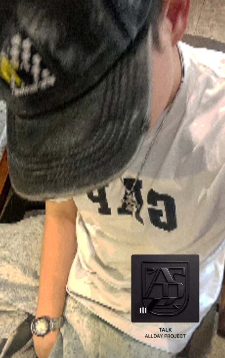 jasonptra's tweet photo. WAITTT INI EL KOK STYLE NYS MIRIP KOKO PACAR YAHHH ATAU EMG UPLOAD FOTO KOJASS??? https://t.co/7XmUSWFuZS