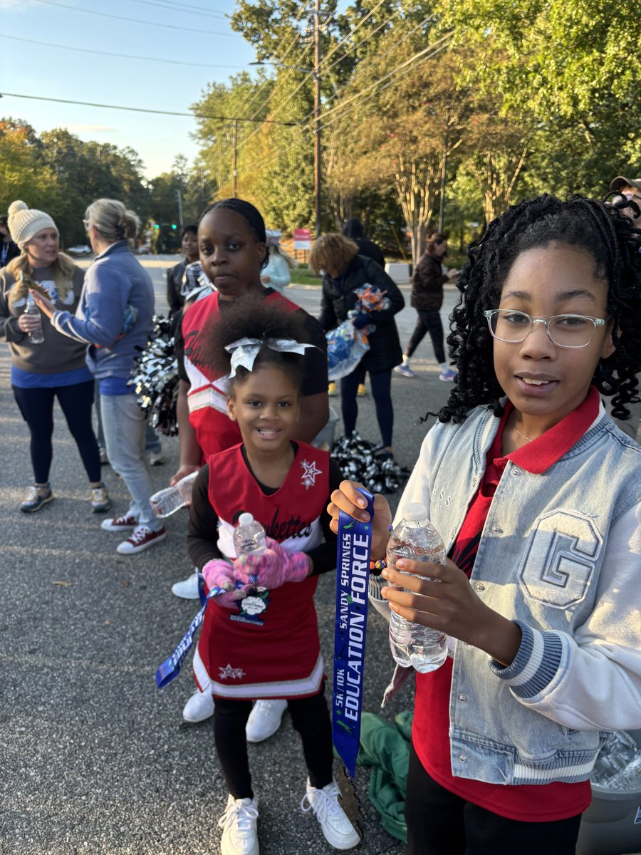 IsonSpringsES's tweet photo. Principal Lee, staff members, Hawkettes, and a few other club members at the 5K/10K Lightning Run on Saturday! The Hawkettes and other club members handed out water to the runners and cheered them on! #ShineandSucceed https://t.co/DFgXk0o4jO
