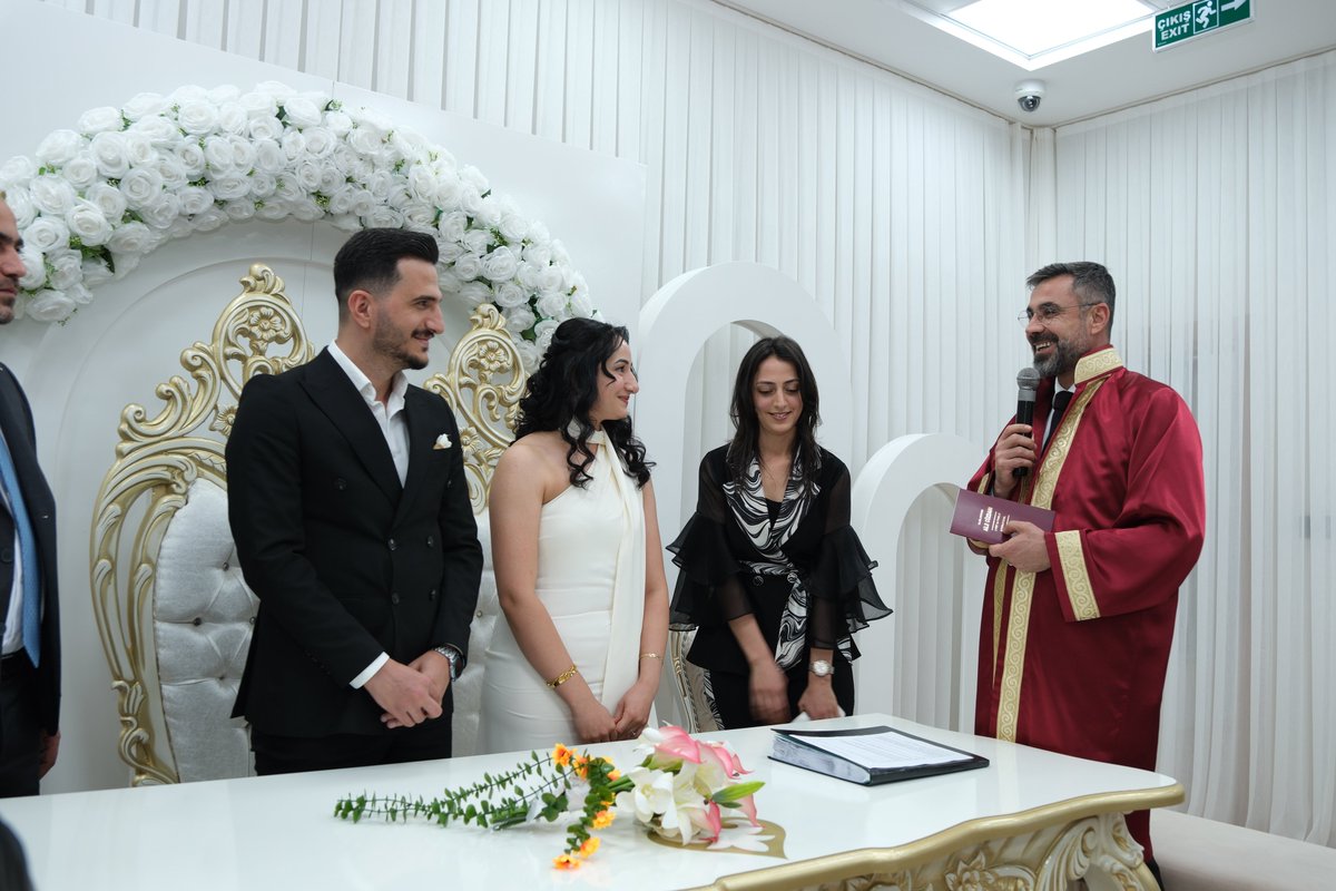 Ntanglay's tweet photo. Tuğçe Yeşim Erem ve Oğuz İçyer çiftimizin nikâh akdini gerçekleştirdik.

Genç çiftimize bir ömür boyu sağlık, huzur ve mutluluk diliyor; Yüce Allah’tan yuvalarına sevgi, bereket ve hayırlar nasip etmesini temenni ediyorum. https://t.co/o01qH7I36e