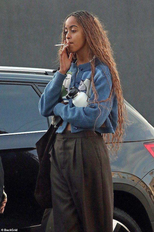 Vyllahr's tweet photo. Malia Obama is smoking a cigarette in Los Angeles. https://t.co/niJOOXQj3Q