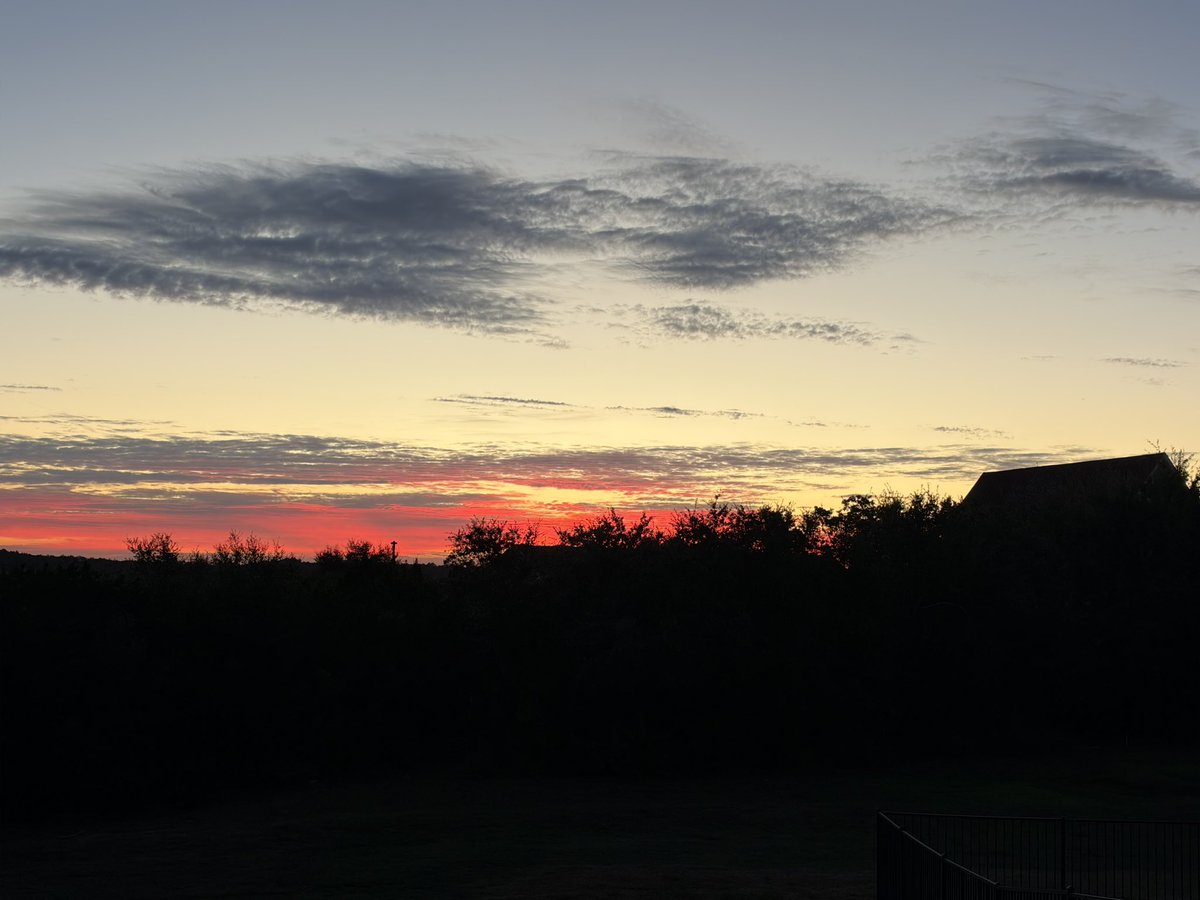 Redda's tweet photo. Sunrise 🌄 this morning https://t.co/NaRJyR2qlG