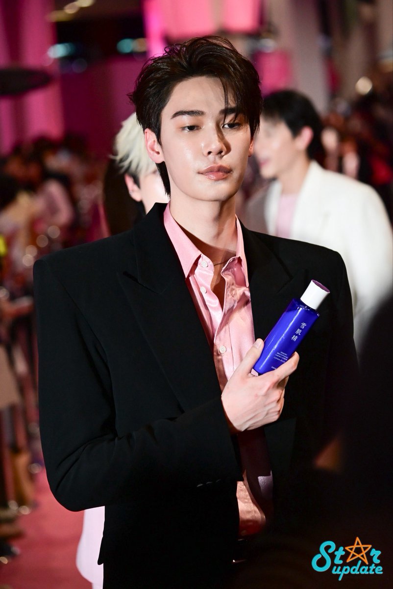 webstarupdate's tweet photo. "ดิว จิรวรรตน์" ร่วมงาน EVEANDBOY THE NEW Underground Siam Square One🩷✨

DEW SEKKISEI AT EVEANDBOY  
#SEKKISEIxDEW
#dew_jsu https://t.co/Mf6hPUc0qC