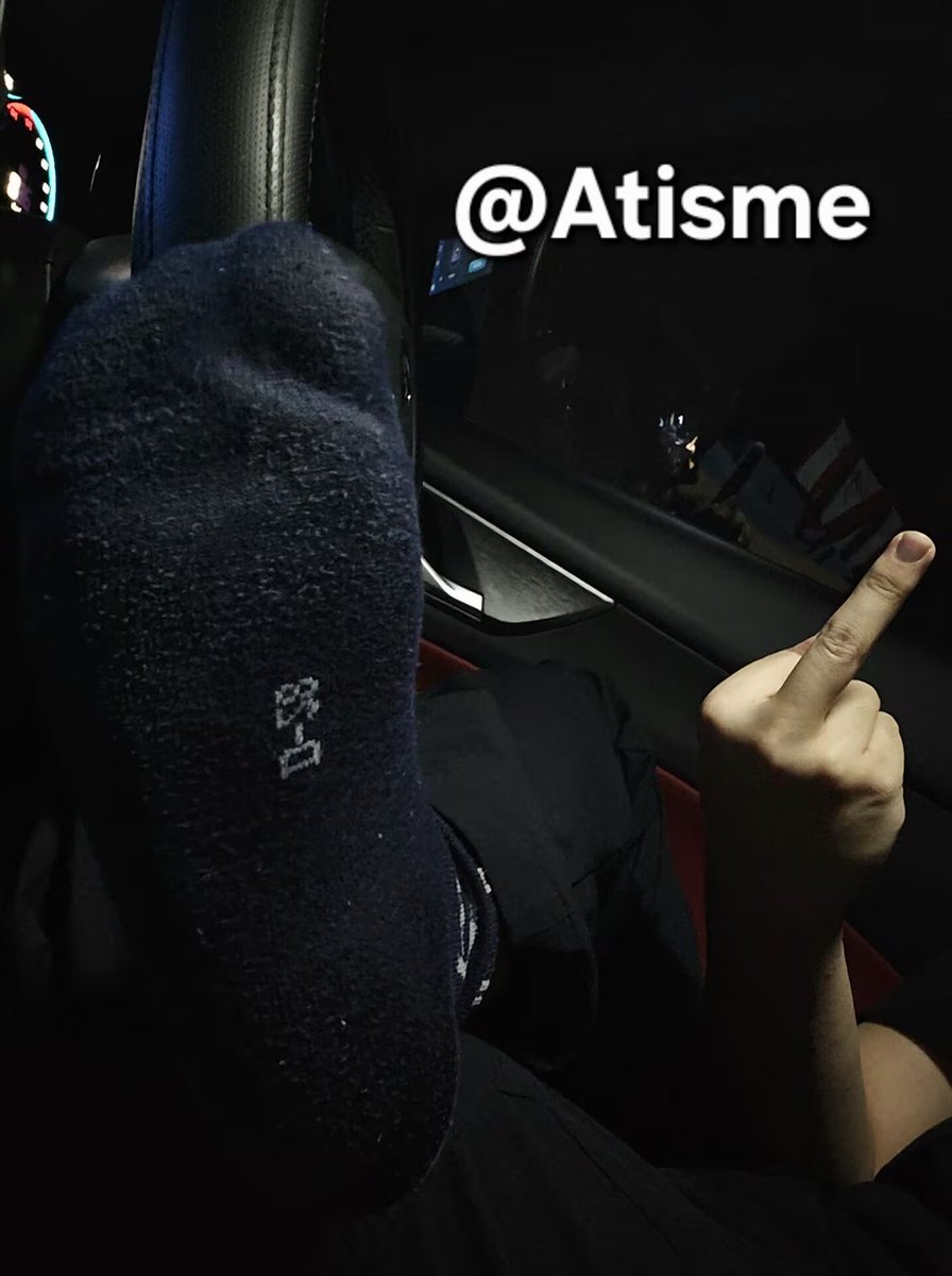 Atisme63je's tweet photo. 各位，有没有认识出wh囚服的，想买套少管，有认识的帮忙联���一下(或者有没有同好想退圈，也接退圈出) https://t.co/D8zCkM7f3E