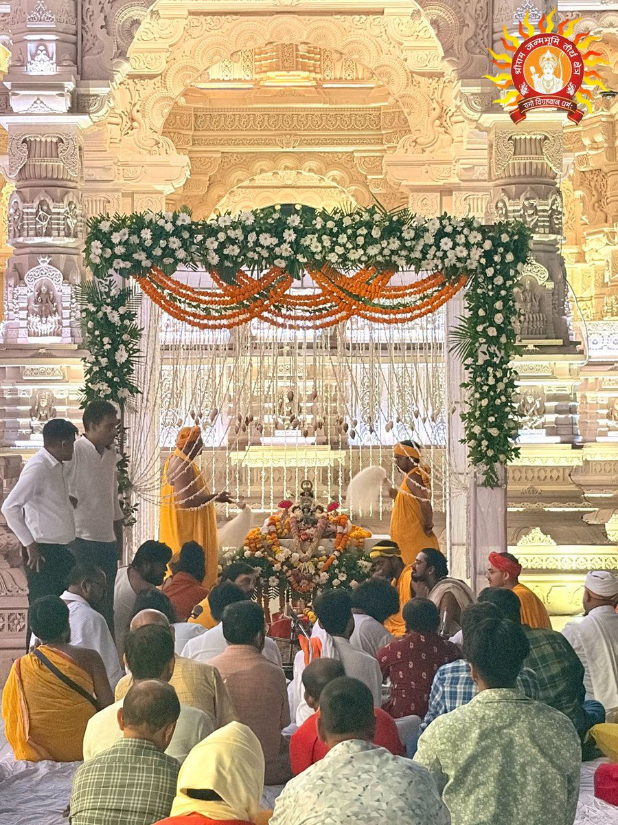 ShriRamTeerth's tweet photo. शरद पूर्णिमा की अमृतमयी चाँदनी में बीती रात्रि प्रभु श्रीरामलला सरकार के उत्सव विग्रह का विधिवत पूजन किया गया।

इस पावन अवसर पर प्रभु के उत्सव विग्रह को पूर्ण धार्मिक मर्यादा एवं समुचित सुरक्षा के साथ गर्भगृह से बाहर लाकर खीर का विशेष भोग अर्पित किया गया।

Under the divine, moonlight of Sharad Purnima last night, the Utsav Vigraha of Prabhu Shri Ram Lalla Sarkar was worshipped with traditional rituals and deep reverence.

On this sacred occasion, Prabhu’s Utsav Vigraha was ceremonially brought outside the sanctum sanctorum, in strict observance of religious traditions and with appropriate security arrangements, and offered a special Bhog of Kheer.