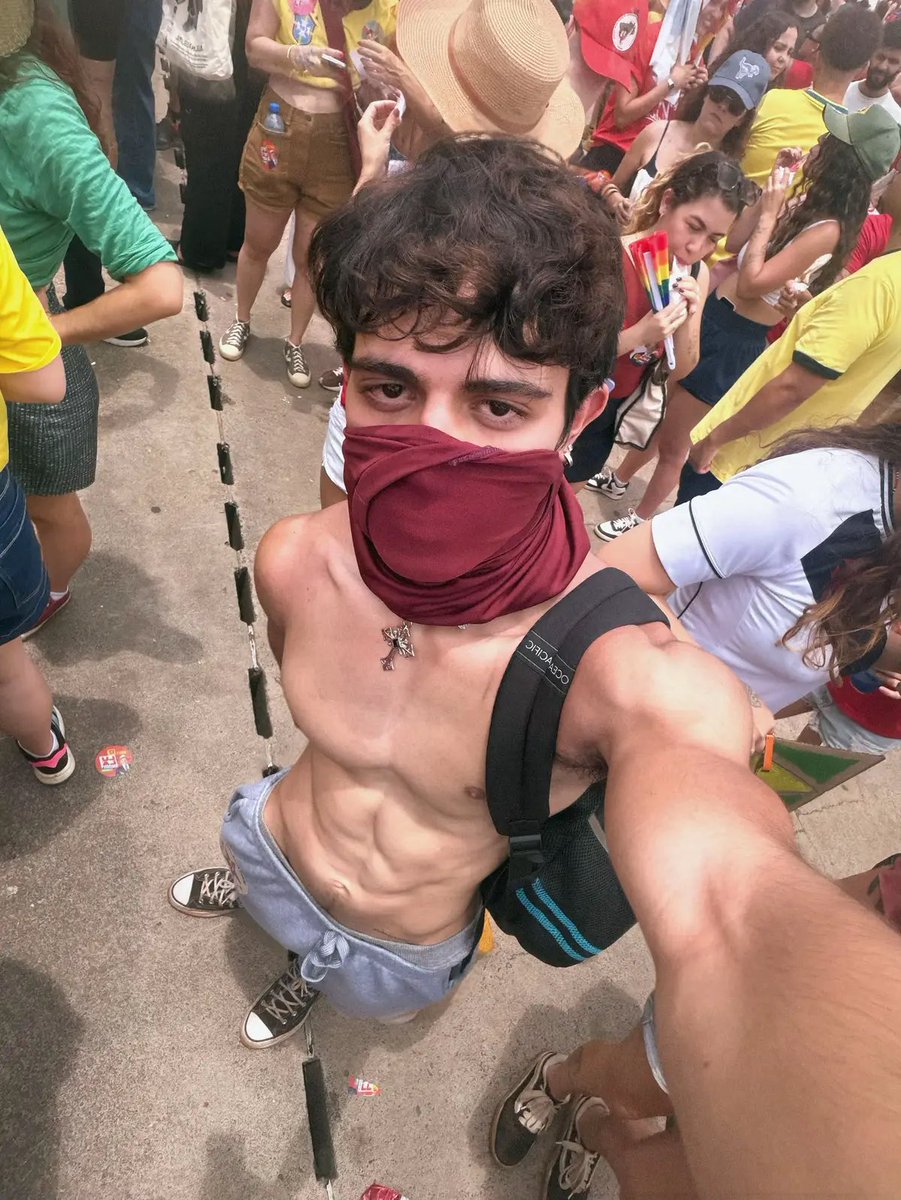 freakyphoria's tweet photo. he got dicks and pussies around the world united for lula https://t.co/d9hfQfPLVM