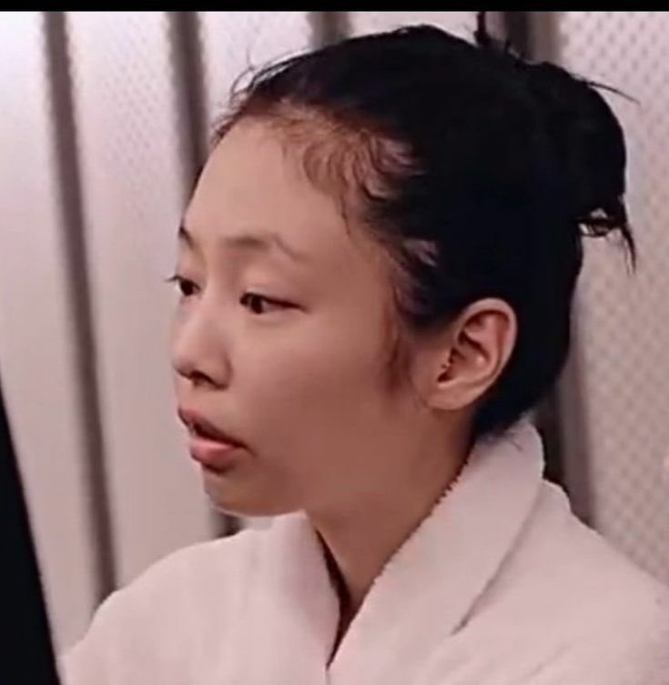 xm40dp's tweet photo. No idol in history has a jawline sharper than Jennie https://t.co/4pMUi6qcNZ