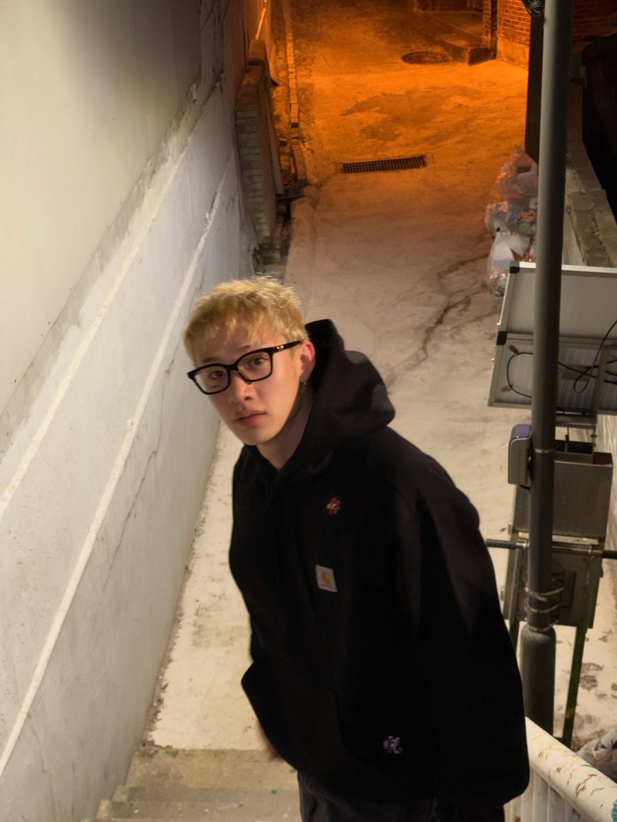 spearhyunnie2's tweet photo. chan instagram update: 🤓 https://t.co/CUnN5jYuUF