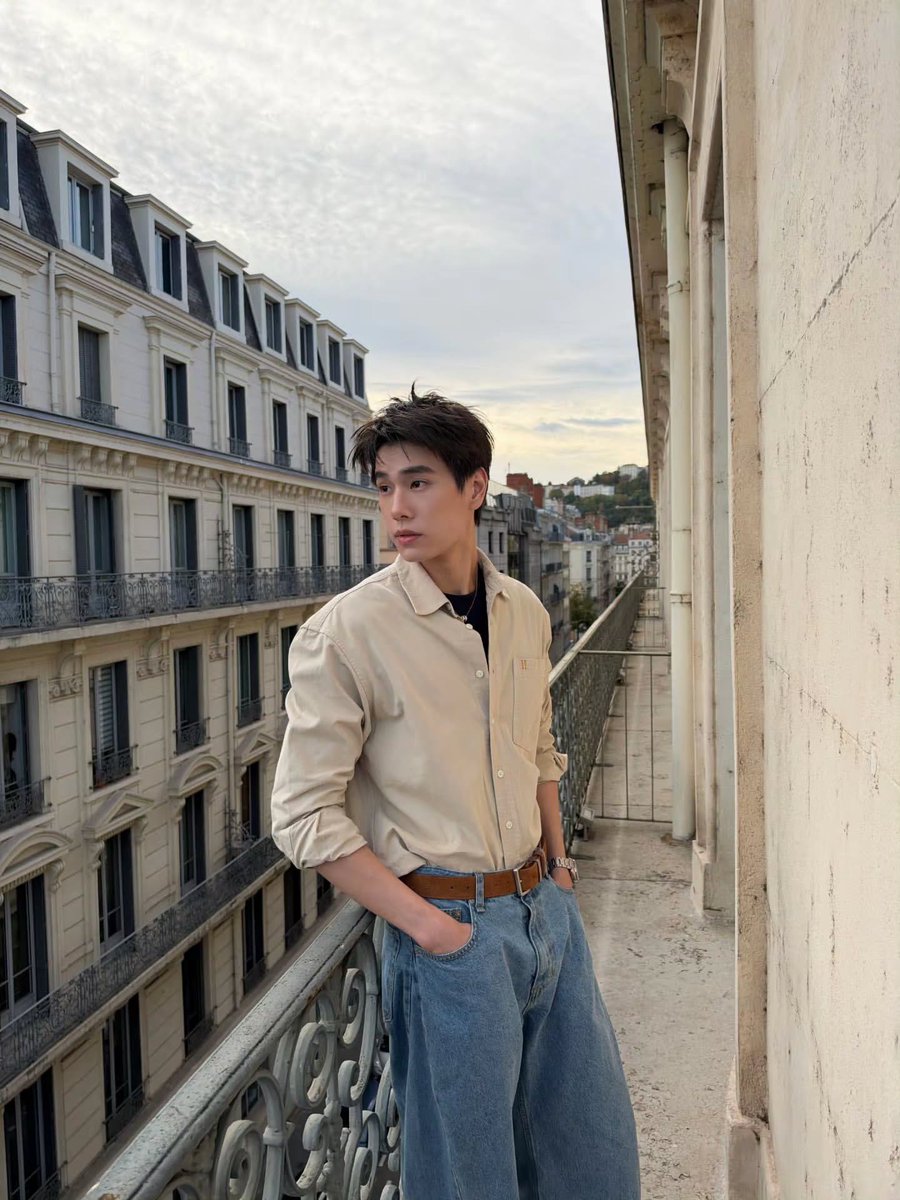 PhuwinOfficial's tweet photo. c'est la vie

❥@phuwintang🍯

26OCT Omnistar PHUWIN

#ONLYLYON
#phuwintang https://t.co/BfgGZ3WyGs