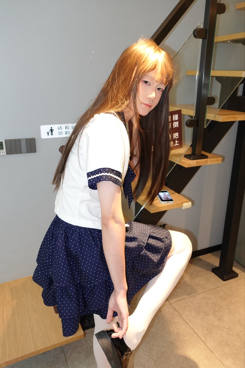 tzh199854's tweet photo. 刚脱下鞋子就受不了了吗 真拿你没办法～摄影老师@kanmenlaida 
#男の娘 #Femboy #白丝 https://t.co/AIVZTt7A68