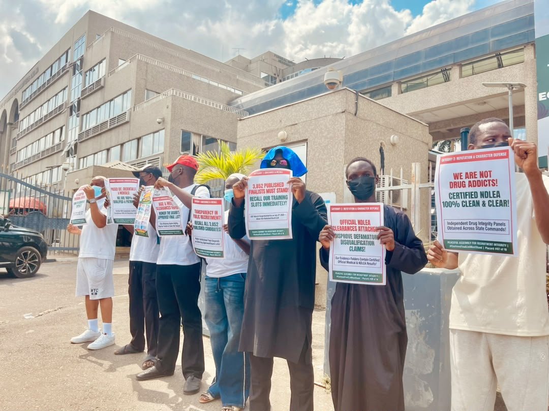 YouthAdam1's tweet photo. The summary is: We call on the Nigeria Customs Service to do the right thing! Aggrieved customs candidates are currently protesting the unfair exclusion from the training list after passing the required stages. We demand transparency and justice now!
@WCO_OMD https://t.co/nw8gknUtiW