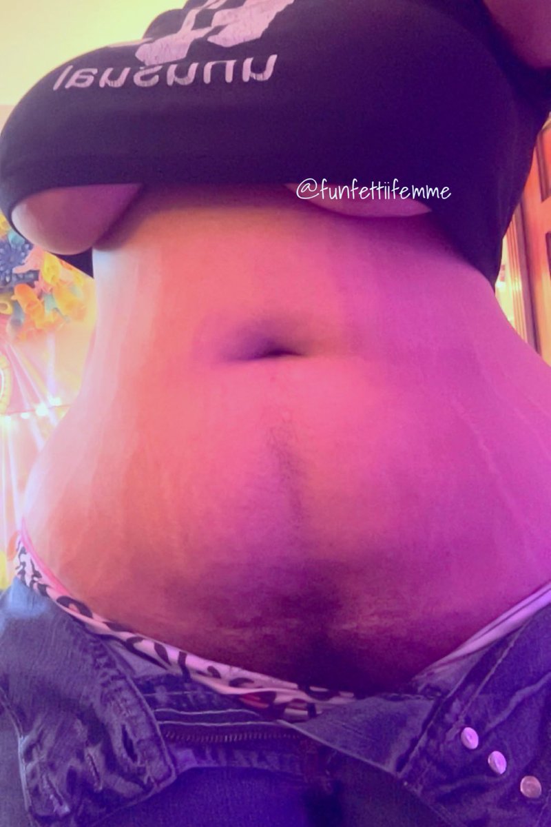 funfettiifemme's tweet photo. hello lesbians ! femme with a bush n happy trail 💗🪽 https://t.co/tZJUixL0cP