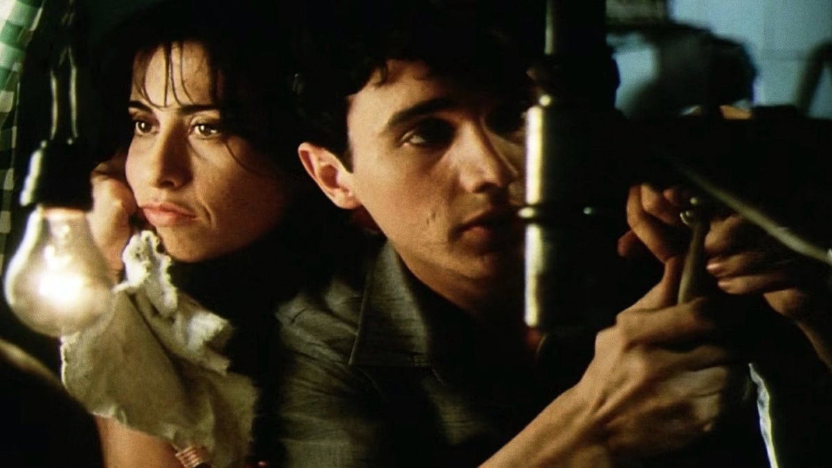 foreignhorrors's tweet photo. DID YOU KNOW: Gêmeas was directed by Andrucha Waddington, who was primarily known as a commercial director at the time. It marked a sharp pivot into psychological horror that Brazilian cinema had rarely attempted with this level of craft https://t.co/zOwcWajzra