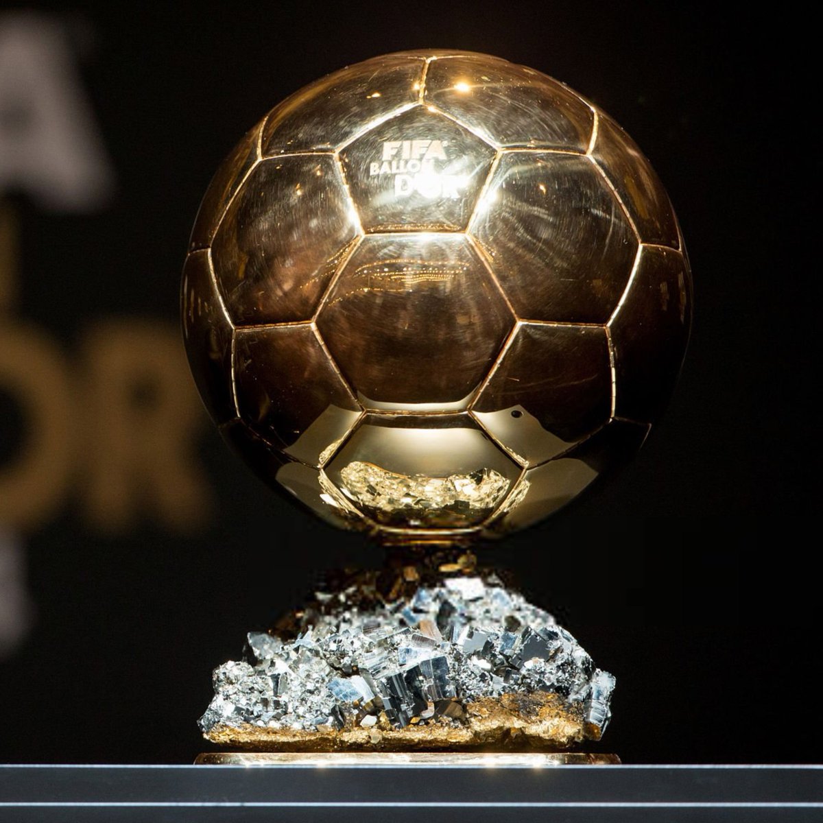 ActuFoot_'s tweet photo. 🚨🚨💣 OFFICIEL ! LE TOP 10 DU #BALLONDOR 2026 (dans le désordre) :

👉 Ousmane DEMBÉLÉ 🇫🇷
👉 Erling HAALAND 🇳🇴
👉 Harry KANE 🏴󠁧󠁢󠁥󠁮󠁧󠁿
👉 Khvicha KVARATSKHELIA 🇬🇪
👉 Lamine YAMAL 🇪🇸
👉 Lionel MESSI 🇦🇷
👉 Michael OLISE 🇫🇷
👉 Kylian MBAPPÉ 🇫🇷
👉 RODRI 🇪🇸
👉 Fabián RUIZ 🇪🇸 https://t.co/Yo9aRgMFai