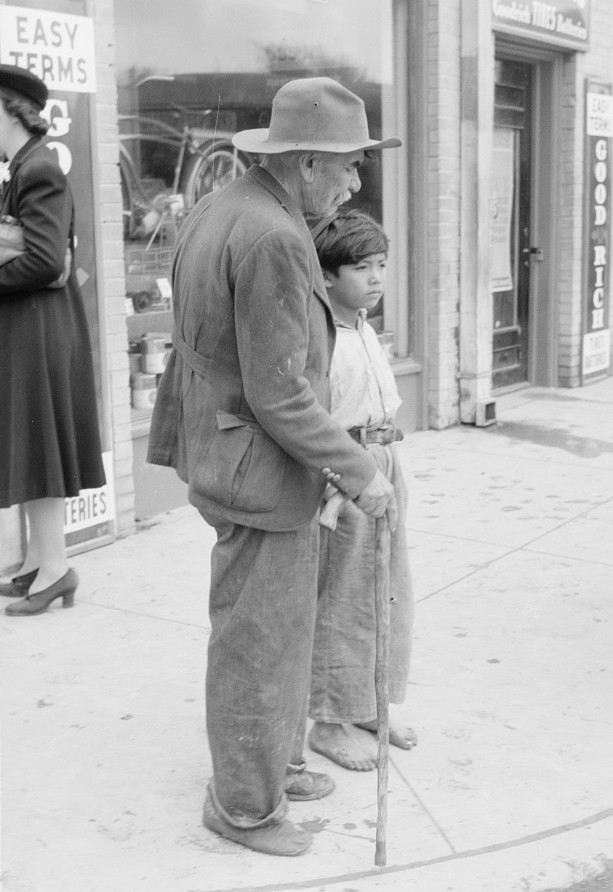1thread6flags's tweet photo. Have a great Monday, friends!
Pic:  Brownsville, Texas, in abt 1942 by Arthur Rothstein https://t.co/ldWAm38foe