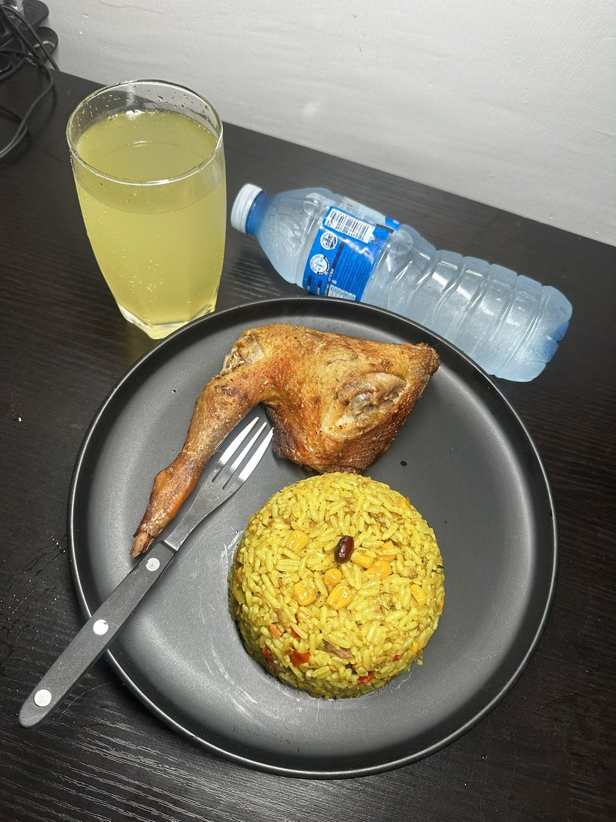fakurizy's tweet photo. Like food bloggers would say, “There’s chicken left over inside the freezer.” 😩 https://t.co/9RThxL1bxP