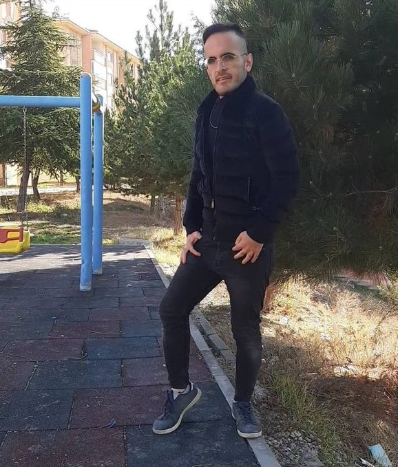 peace10711's tweet photo. Bütün çinli erkeklrden daha yakışıklı olduğum için bütün Çinli kızlar bana mesaj atıyor. https://t.co/1w3rCYMjJi