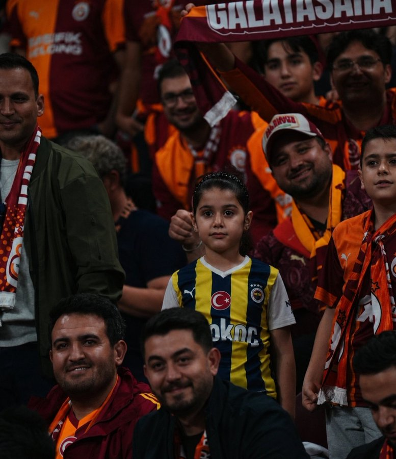 12numaraorg's tweet photo. 💛💙 #GSvFB https://t.co/DYFzMhZxvW