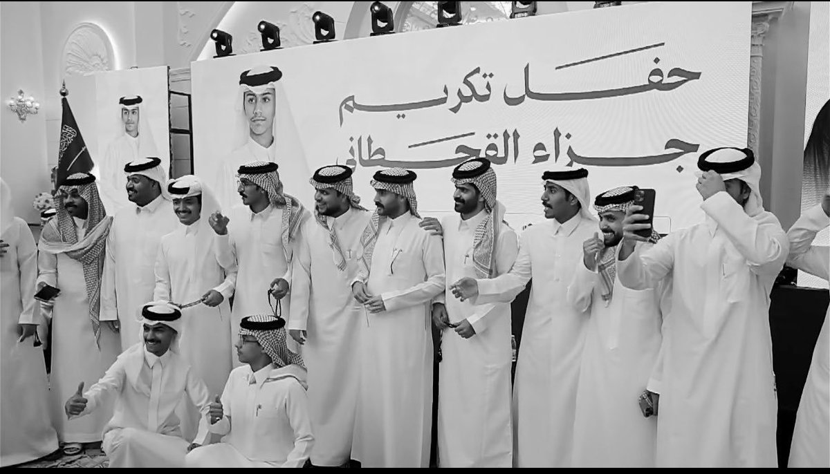 Dillonoodeniz's tweet photo. وأنا بقول ياربي عسى منكم لايحرمنيي😢 https://t.co/voIimIkG5h