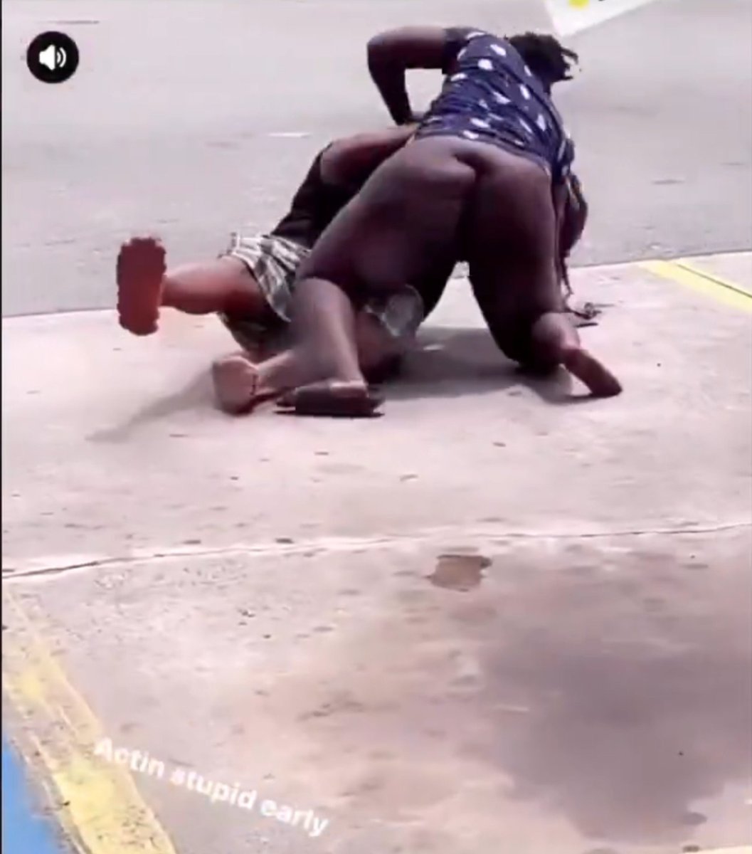 Robiiiiworld's tweet photo. Dem don dey sow yansh 😭💔😂 https://t.co/oGABpMLyzP