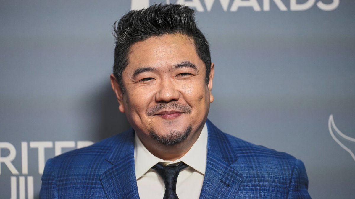 trendycasty's tweet photo. 💔🎙️ THE VOICE BEHIND OUR CHILDHOOD CARTOONS IS GONE.

Eric Bauza, the legendary voice actor behind Bugs Bunny, Daffy Duck and many other iconic characters, has died at just 46.

His voice brought laughter to millions. His legacy will live on through generations. 🕊️❤️🎬 https://t.co/6mQntLW5NK