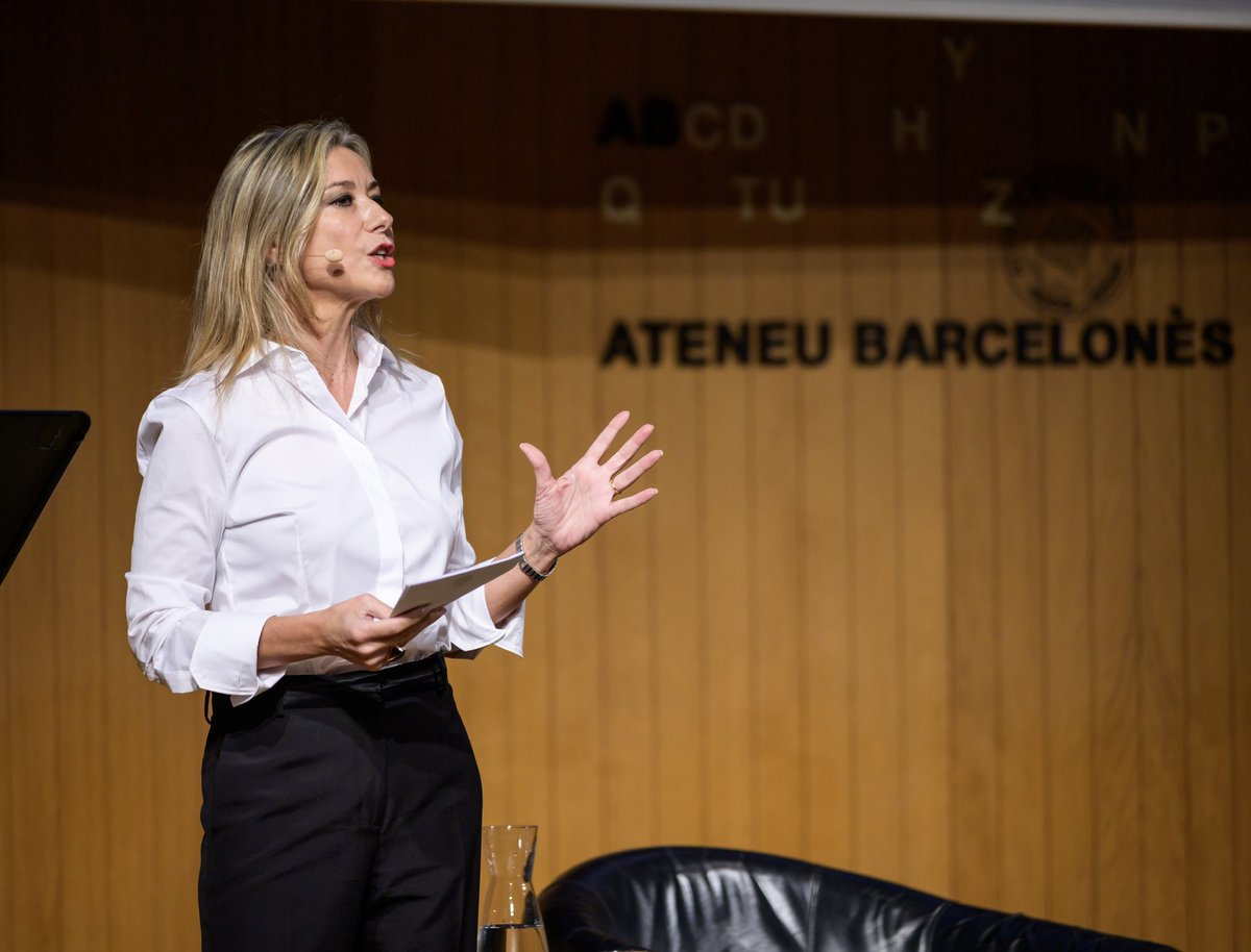agenersurrell's tweet photo. ‘22@, la ciutat en construcció’
La meva conferència a l’ @AteneuBCN via @YouTube 
https://t.co/G3hujFhWCA https://t.co/CEEfbRYm6S