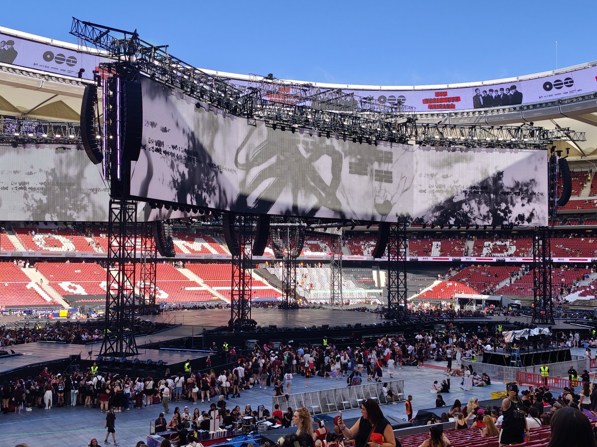 evaramos667's tweet photo. Hace 4 meses metí mis ilusiones, el sueño de años y 2 bolsas de freebies en una maleta y rumbo a Madrid...
Para mí siempre serán los dos mejores conciertos, porque nadie me puede quitar lo vivido y las sensaciones qué tuve.
Gracias por darnos la oportunidad y espero que volváis. https://t.co/m24MvLFQfS