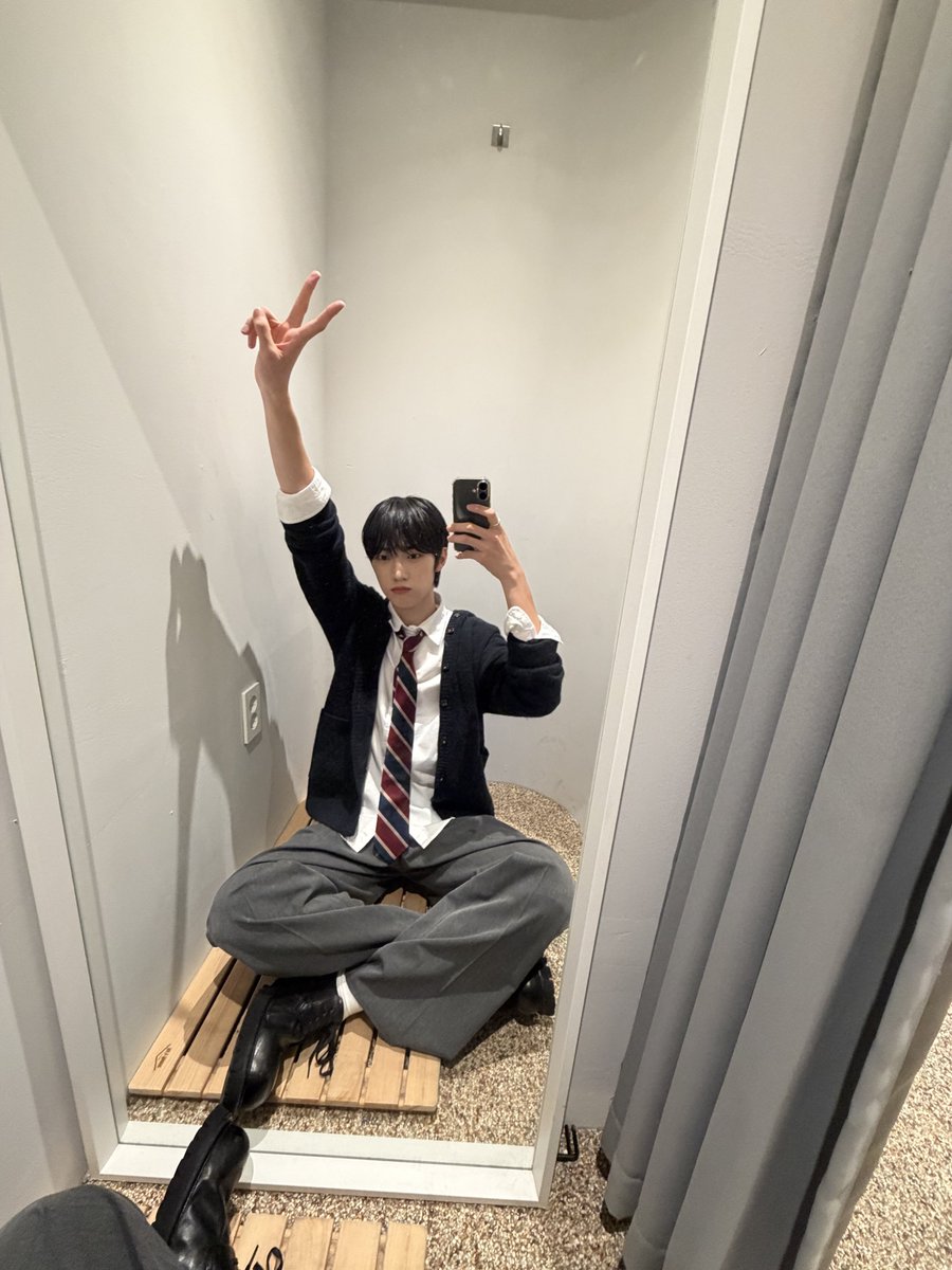 dodonyy__'s tweet photo. 교복 입은 모습 진짜 멋있어 ㅠㅠ

#아이덴티티 #idntt #구도형 #koodohyung https://t.co/YIieQsGOhK