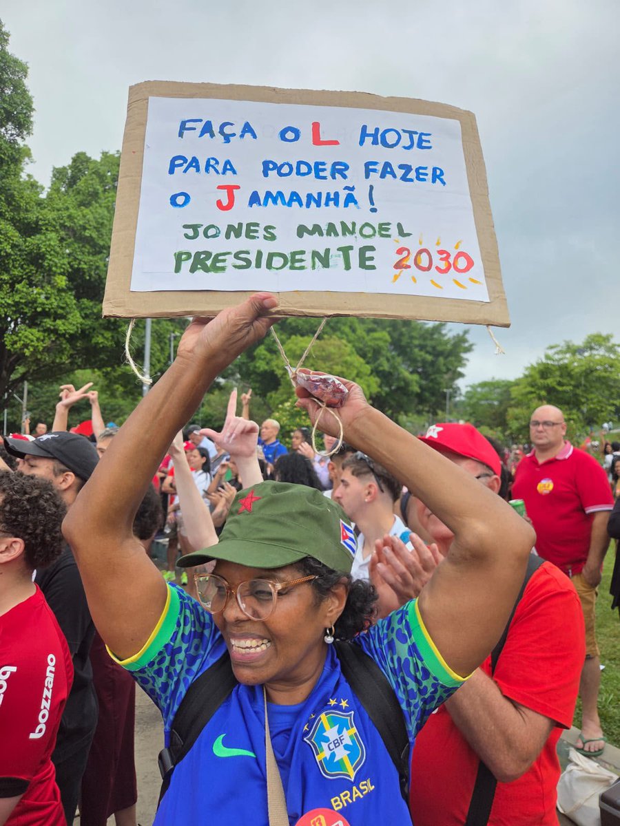 chicothecrab's tweet photo. O futuro é agora!
Jones presidente em 2030 https://t.co/bfAsC74zDn