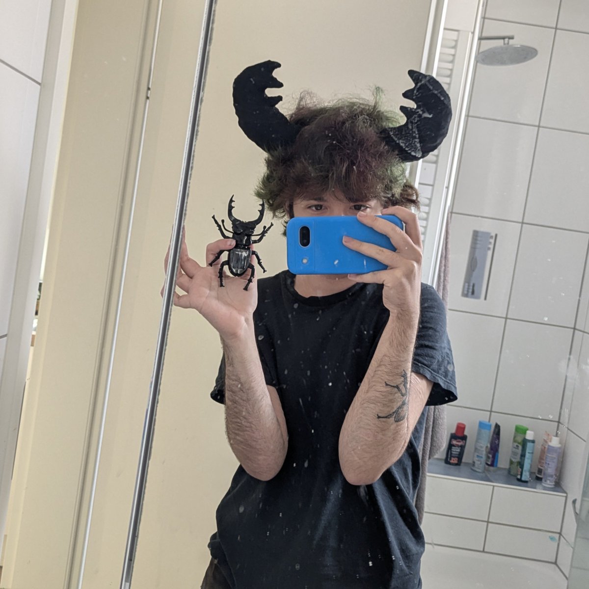 colligocritters's tweet photo. working on my halloween costum.. guess what I am! https://t.co/ZqgjZLOFr6