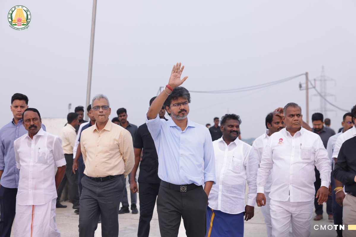 CMOTamilnadu's tweet photo. மாண்புமிகு தமிழ்நாடு முதலமைச்சர் திரு.ச.ஜோசப் விஜய் அவர்கள் இன்று (26.10.2026) காஞ்சிபுரம் மாவட்டம், செம்பரம்பாக்கம் ஏரியின் மதகுநீர்த் திறப்புகள், நீரெடுப்புக் கோபுரம், உபரிநீர்போக்கி மற்றும் கரைப் பகுதிகளை நேரில் பார்வையிட்டு ஆய்வு செய்தார்.

The Hon’ble Chief Minister of Tamil Nadu, Thiru.C.Joseph Vijay, today (26.10.2026), inspected the sluice gates, intake tower, surplus weir and bund areas of Chembarambakkam Lake in Kancheepuram District.

#CMJosephVijay