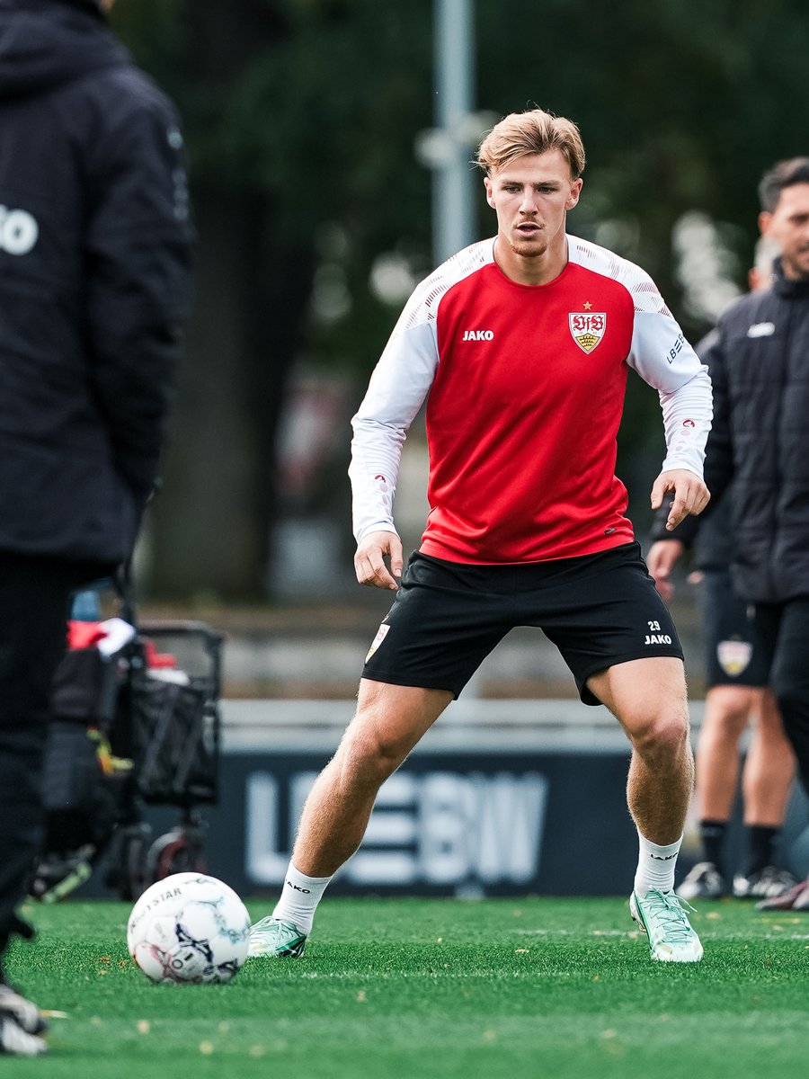 VfB's tweet photo. Wir machen uns bereit für den Pokal-Fight gegen Paderborn.
Auf geht's!

#VfB | #VfB1893 | #DFBPokal | #SCPVfB https://t.co/CCxKLbQh5l