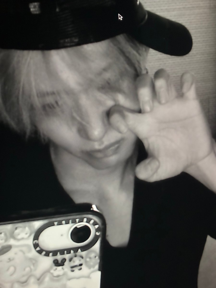 mozzii__00's tweet photo. 셀카 자주 올려조 ..... . . . . . . .... https://t.co/wxulRO9sKZ
