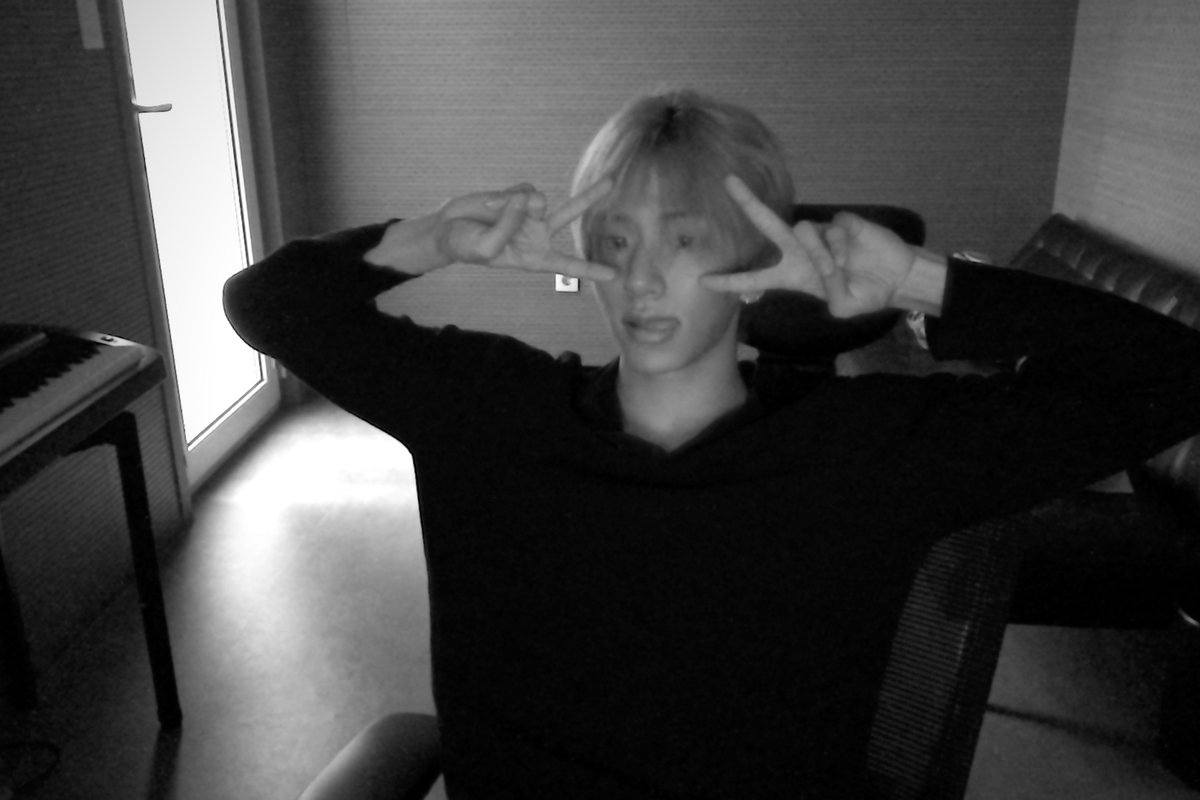 mozzii__00's tweet photo. 셀카 자주 올려조 ..... . . . . . . .... https://t.co/wxulRO9sKZ