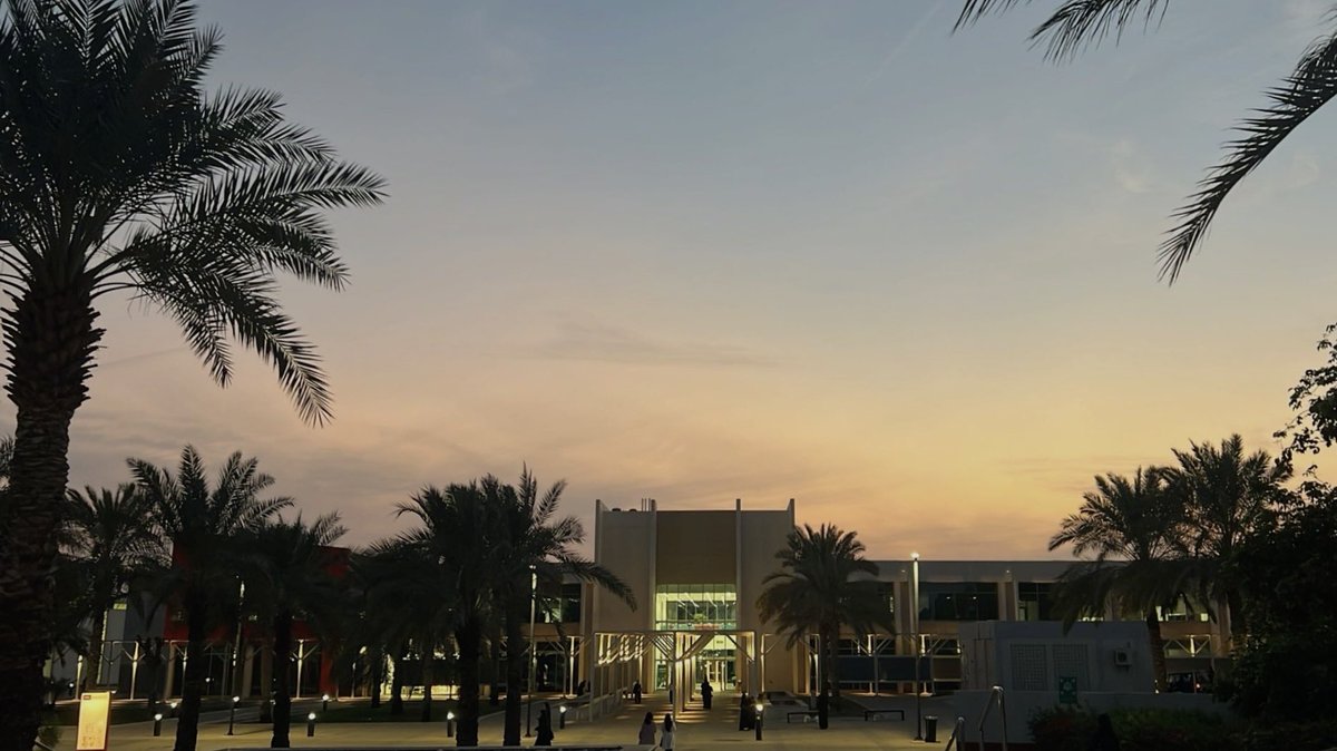 heartz4aishaa's tweet photo. stuck in classes all day but campus sunset always clears💆🏽‍♀️ https://t.co/trXvWyInuo