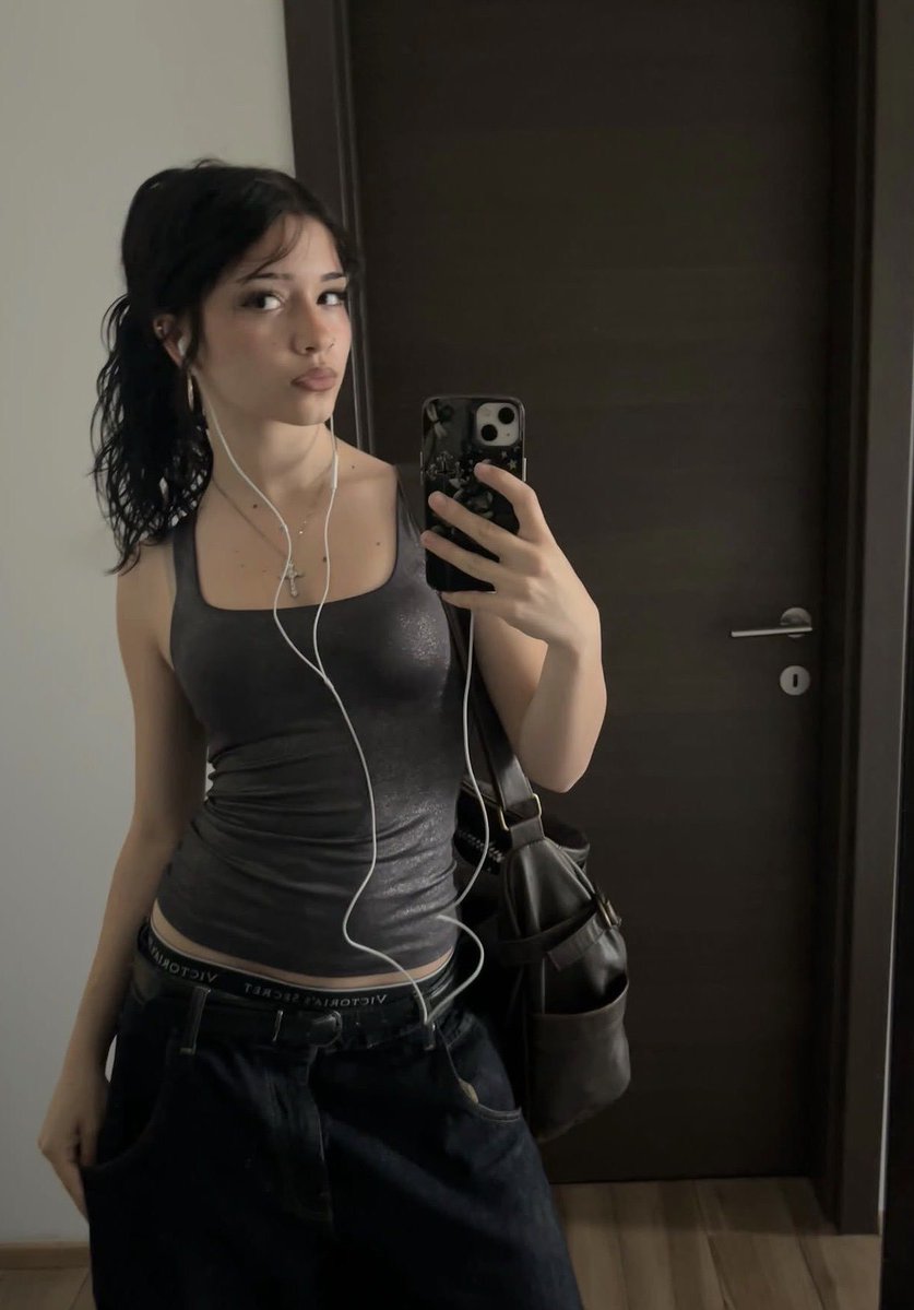 herrin_Danaa's tweet photo. neuer tag, neue opfer. wer macht heute den anfang?🎀

 #Findom #Femdom #Zahlsklave #Paypig https://t.co/IXoVD3LK5S