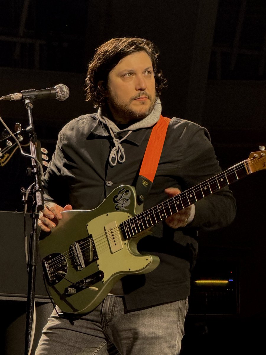 fixyourrheart's tweet photo. Frank at the Hollywood Bowl shows 🖤🖤 https://t.co/BgD8vdSWPG