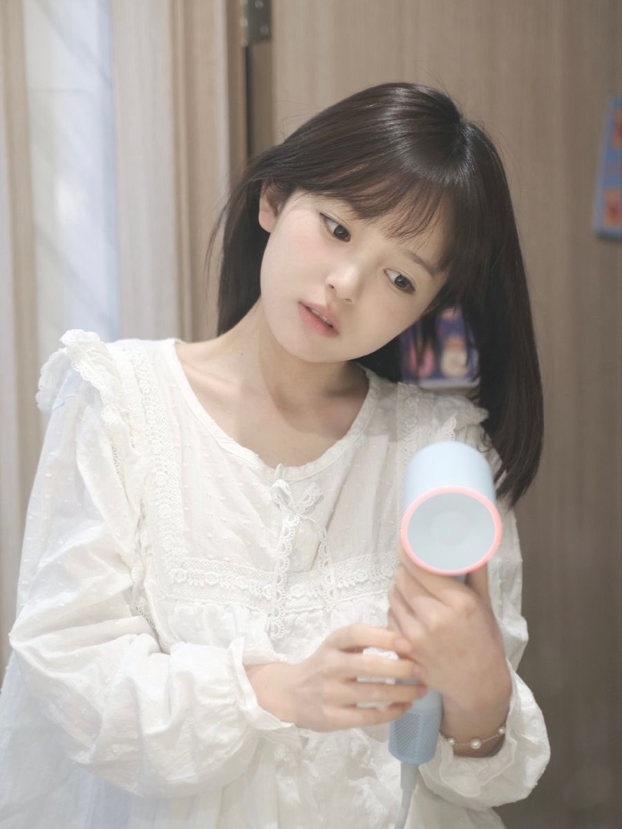 idolpicsjp's tweet photo. 儚くってあどけない、このうるんだ瞳反則すぎる。可愛いの天才すぎてずっと見ていられる… https://t.co/h6yLDBu4Qj