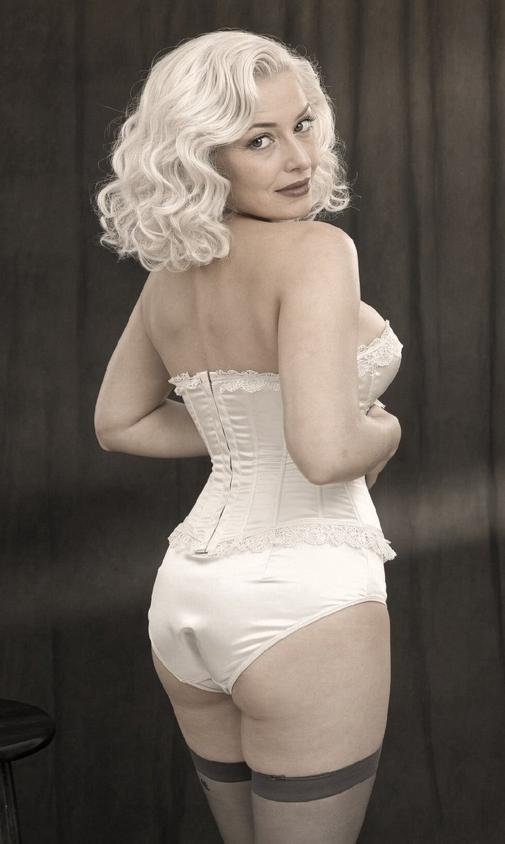 JayDax12's tweet photo. A little vintage underwear today
#basque #corset #m2f #crossdress #stockings https://t.co/whM8IWdAAH