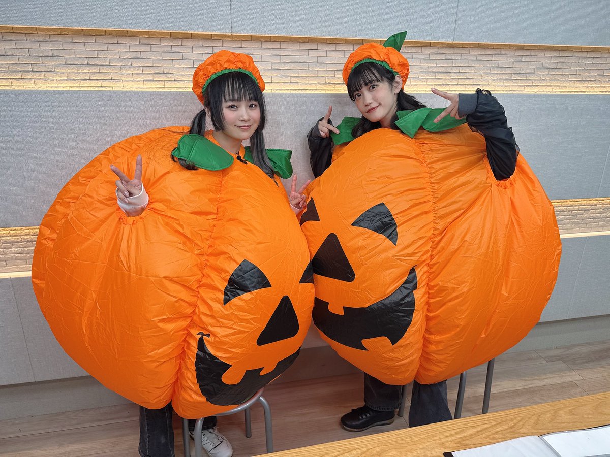 k_moeka_'s tweet photo. 今回はホラーゲームをせず
のんとかぼちゃになりました🎃
2人で熱い戦いを繰り広げましたよ
アフタートークでは2人の思い出のお話もしました

お楽しみに！
来年もよろしくね

#もえの〜と https://t.co/0hOOFWSqHx