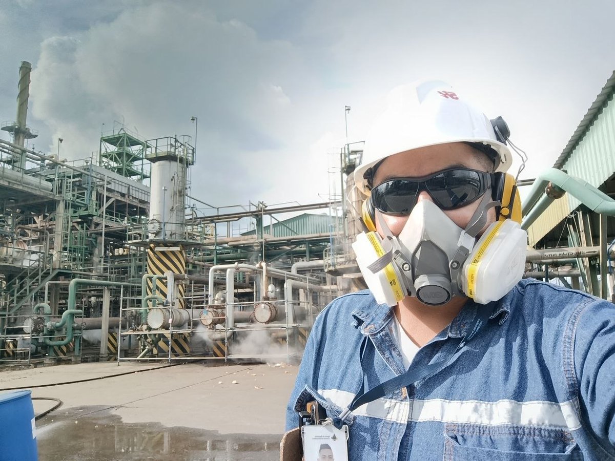 ARCH_Ec's tweet photo. ✅#ARCHControla 

Supervisamos los trabajos de mantenimiento de dos unidades de procesamiento de combustibles en la Refinería de #Esmeraldas, verificando en campo el avance de las actividades programadas. 🇪🇨

¡Control en territorio! 💪 https://t.co/jDhQ7u2HPF