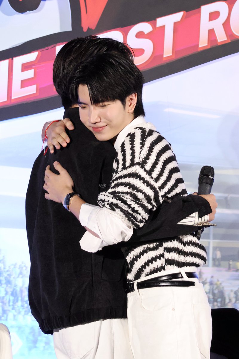 sundayabc's tweet photo. กอดกันนาน1ปี🫂🫂🫂

ONE YEAR SINCE I FOUND JEROMEJINN
#H2H1stAnniversary https://t.co/EBHq6qIN8L