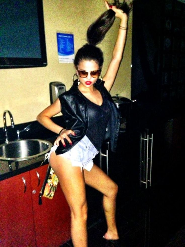 Selxrare's tweet photo. she was such a badass with a baby face https://t.co/SwzvSP3ijO